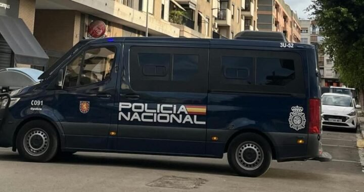 Desahucian en Burjassot a Daniel, profesor de la UV, tres horas antes de la hora programada