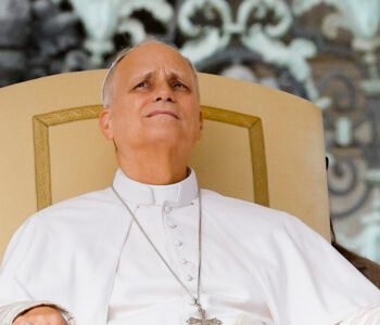 Il Papa: 'Gli adolescenti sotto la corazza chiedono di essere amati' - Notizie